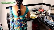 सेक्सी फिल्म वीडियो देसी कोमल को उसके देवर ने रोटी बनाते हुए किचन में ही लैंड निकाल कर चोदना शुरू किया ऑनलाइन